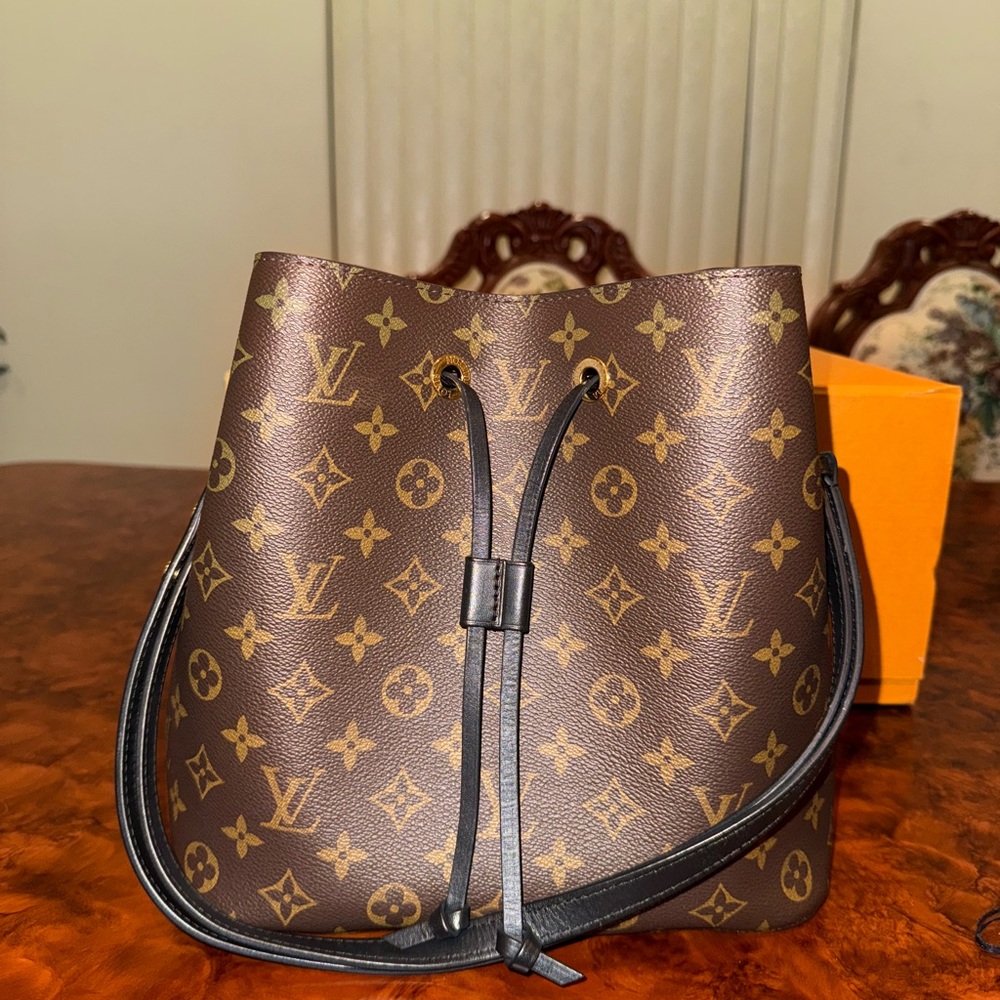 Louis Vuitton Noenoe Black